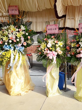 水林花店，和美花店送花柱到喪家